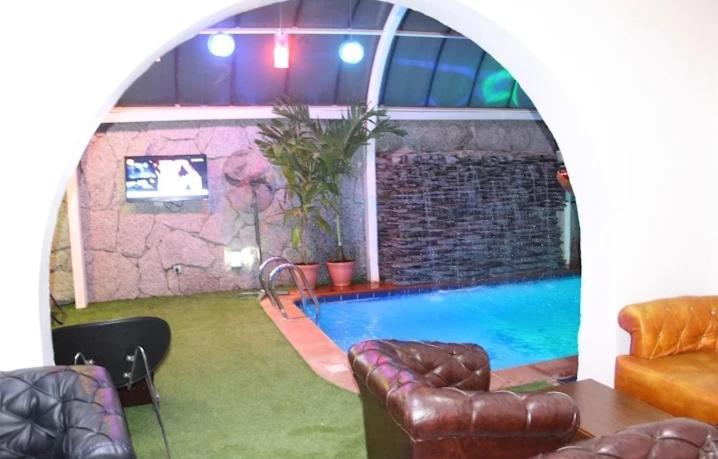E-Suites Hotel, Абуджа Екстериор снимка