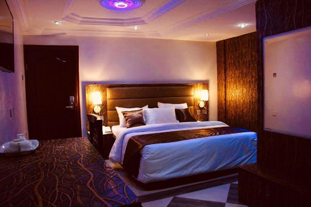 E-Suites Hotel, Абуджа Екстериор снимка