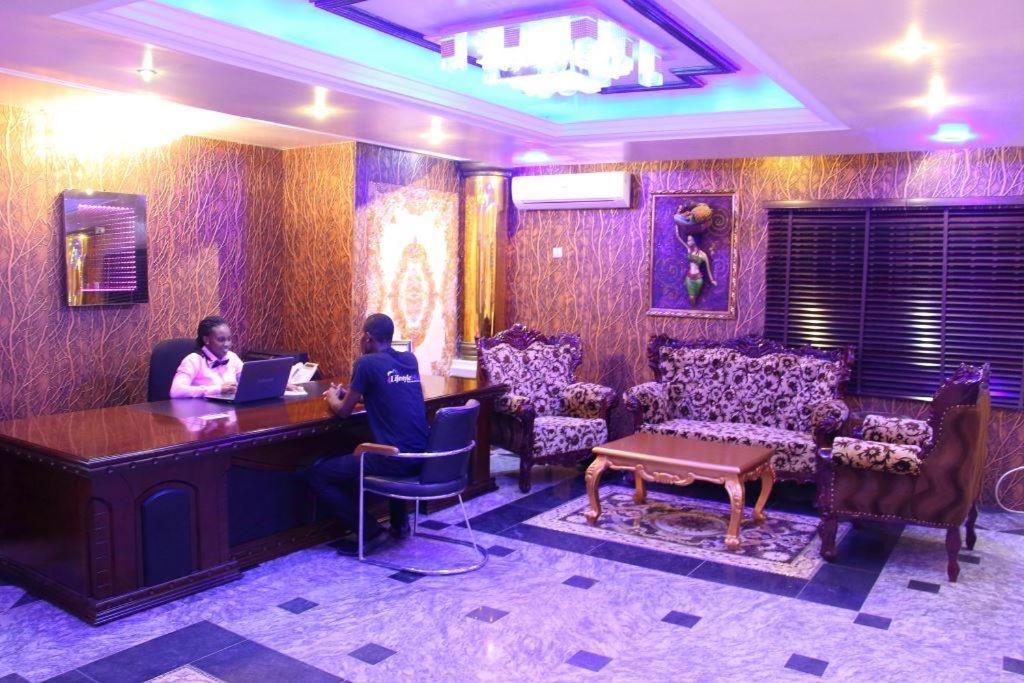 E-Suites Hotel, Абуджа Екстериор снимка
