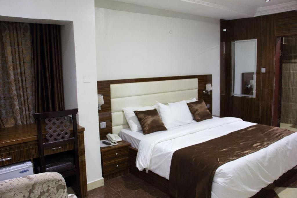 E-Suites Hotel, Абуджа Екстериор снимка