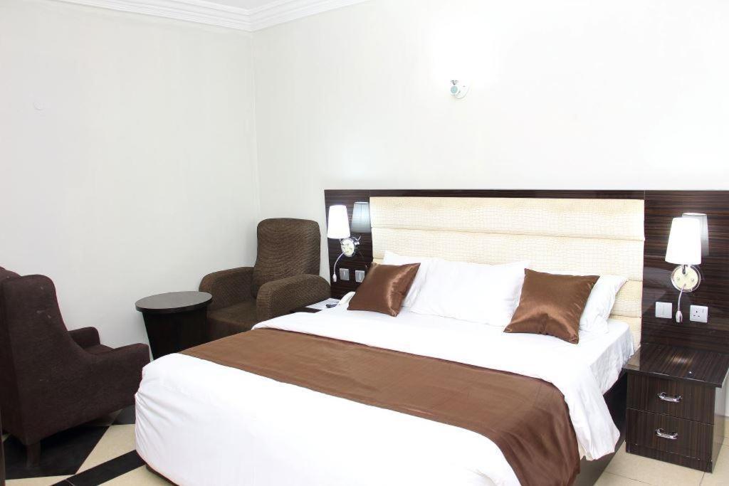 E-Suites Hotel, Абуджа Екстериор снимка
